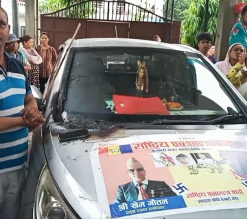 मेयरका उम्मेदवार भन्छन्- राति १ः४० मा घरमै पसेर गाडीमा आगाे लगाए, पार्टीकाे झण्डा जलाए